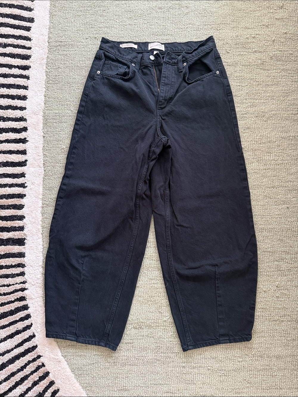 Universal Thread Black Barrel Jeans